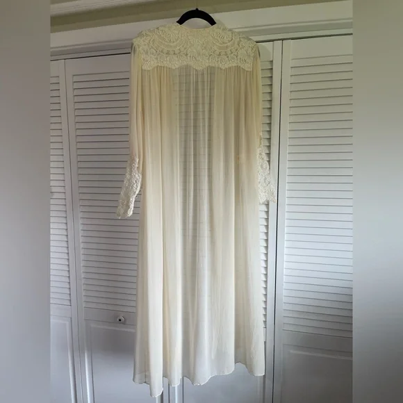 Vintage 100% silk lace wedding sheer robe victoria’s Secret original one size - Picture 15 of 16